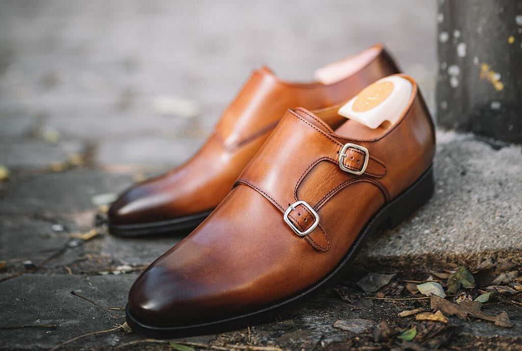 Quoi porter avec des chaussures à boucles marrons